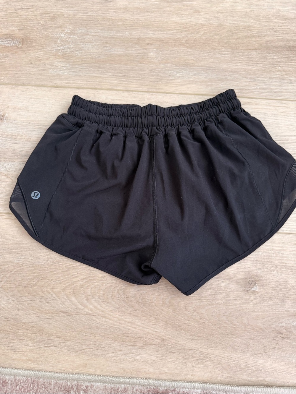 Lululemon Hotty Hot size 4 2.5 length shorts